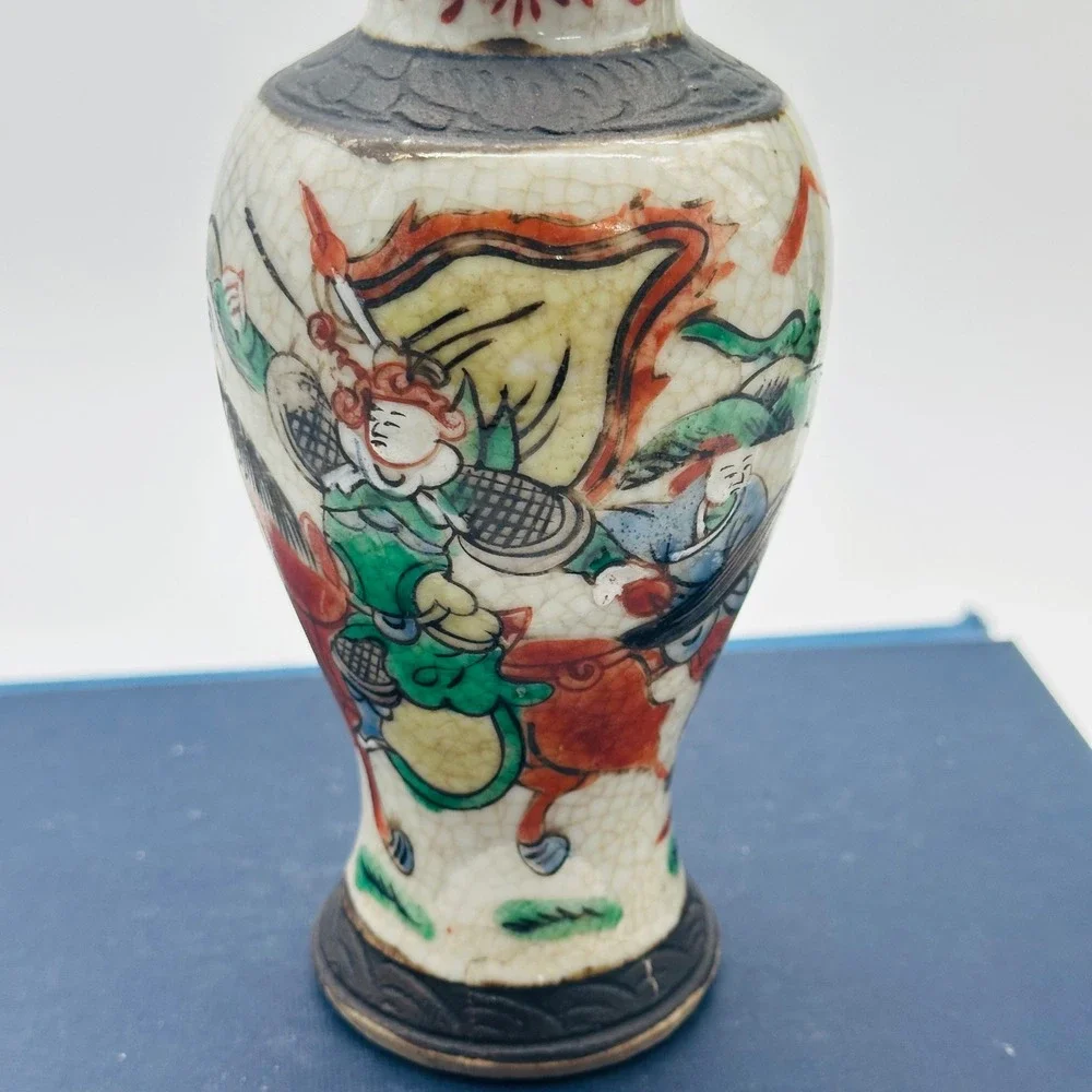 Vintage or Antique Chinese Nanking Crackle Glaze Vase Warrior Battle Scene 6.25